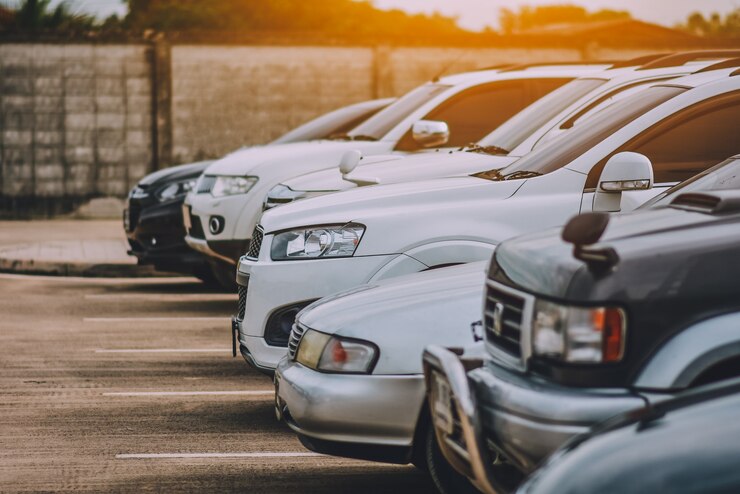 Foto carros estacionados na estrada
