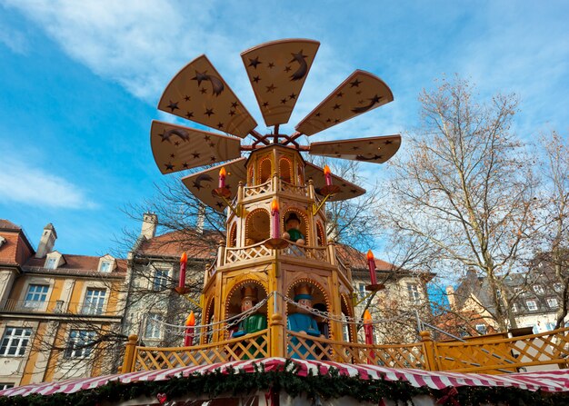 Carrusel de Navidad típico de madera, Munich