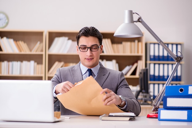 Carta de recebimento do empresário no escritório