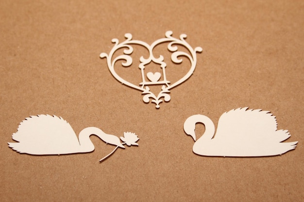 Cartão de casamento com cisnes