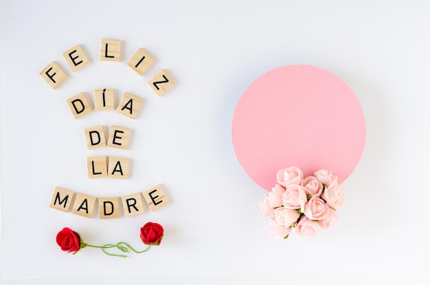 Foto cartão de dia das mães com moldura de círculo e caixa de presente