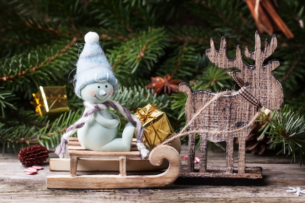 Cartão de Natal com boneco de neve e veado