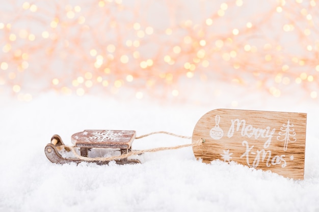 Cartão de natal. decoração festiva em fundo de prata bokex. conceito de ano novo. copie o espaço. postura plana. vista do topo.