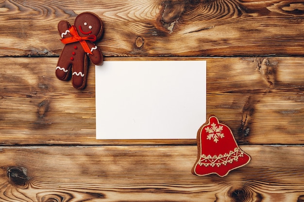 Cartão de Natal ou carta para o Papai Noel com biscoito de gengibre