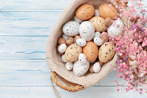 Cartão de Páscoa com ovos de Páscoa