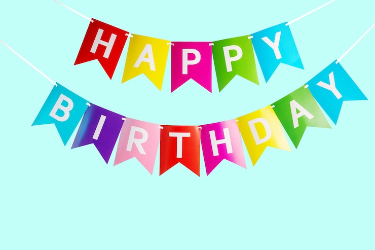 Foto cartas coloridas de feliz aniversário para festa de aniversário
