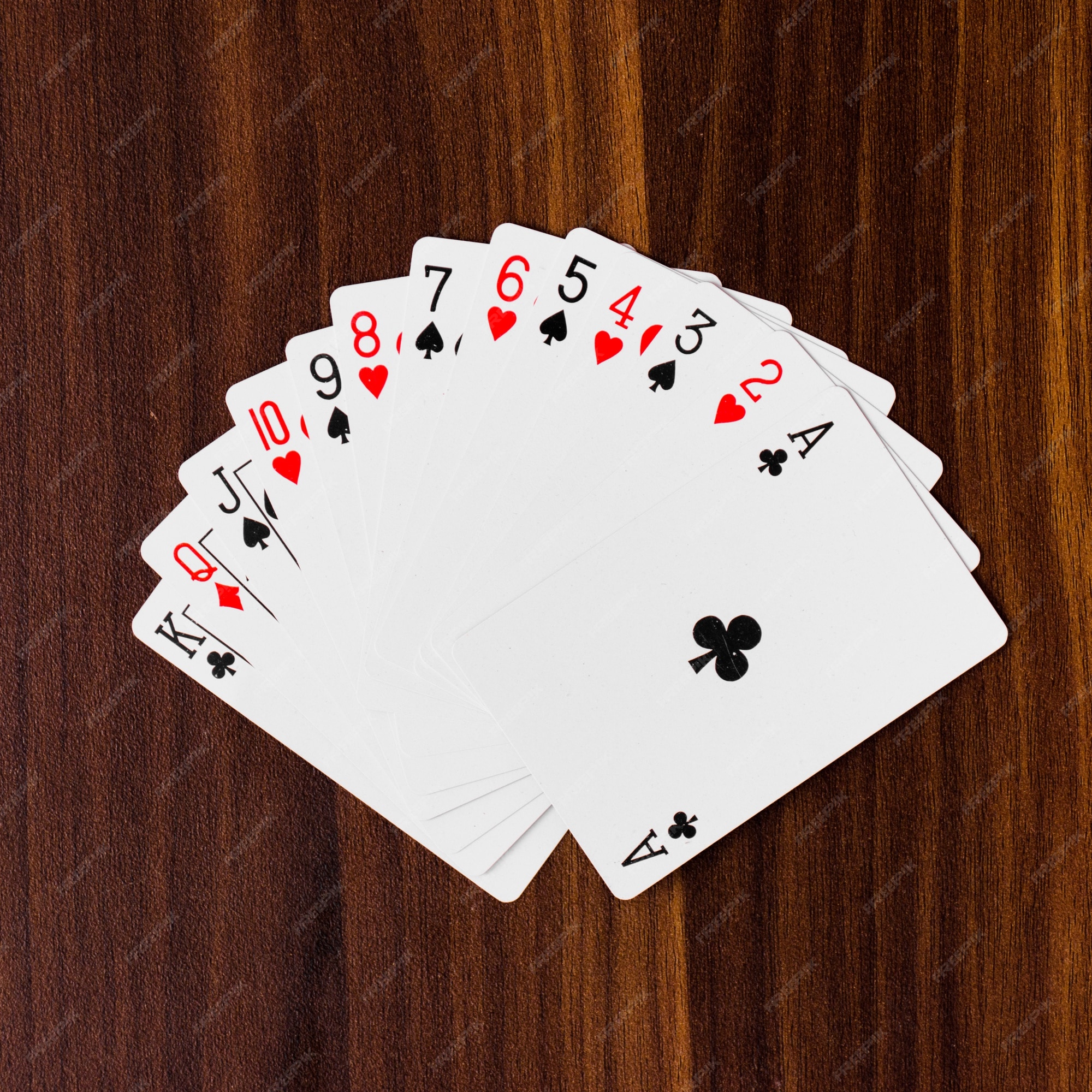 Cartas de jogar baralho completo fundo branco mockup, Foto Premium