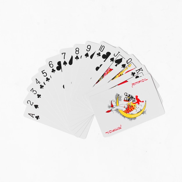 Cartas de jogar baralho completo fundo branco mockup, Foto Premium