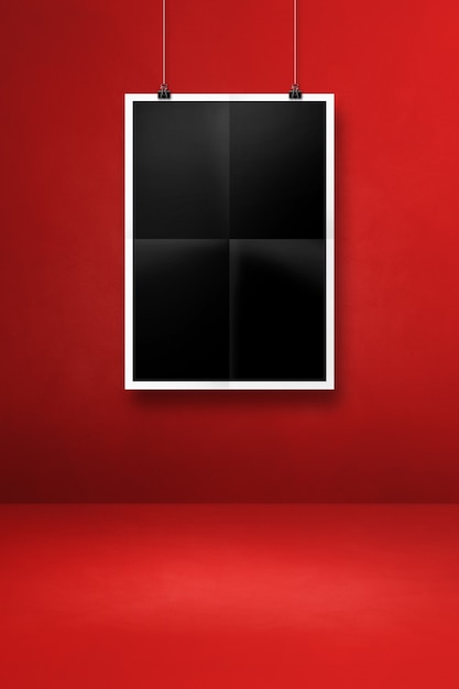 Cartaz preto dobrado pendurado em uma parede vermelha com clipes. modelo de maquete em branco