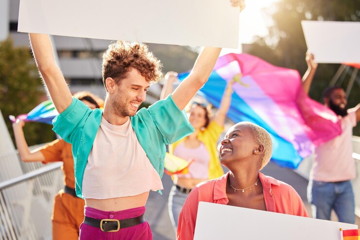 Foto cartel de apoyo y amigos en una protesta por el evento de orgullo de los derechos lgbtq y celebración de la libertad del amor feliz diversidad y comunidad con juntas en la ciudad de brasil por la igualdad gay y la elección sexual