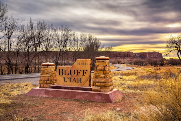 Cartel de bienvenida a Bluff en Utah