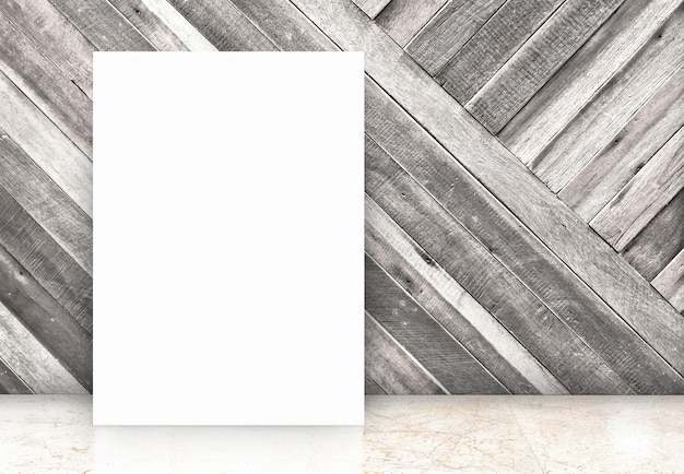cartel blanco en blanco en la pared de madera diagonal y sala de piso de mármol, plantilla Mock up para su contenido
