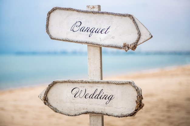 Foto cartel de madera para una ceremonia de boda en la playa