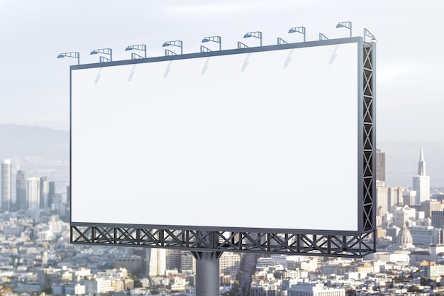 Cartelera horizontal blanca en blanco en el fondo del horizonte en la vista en perspectiva diurna Concepto de publicidad simulada