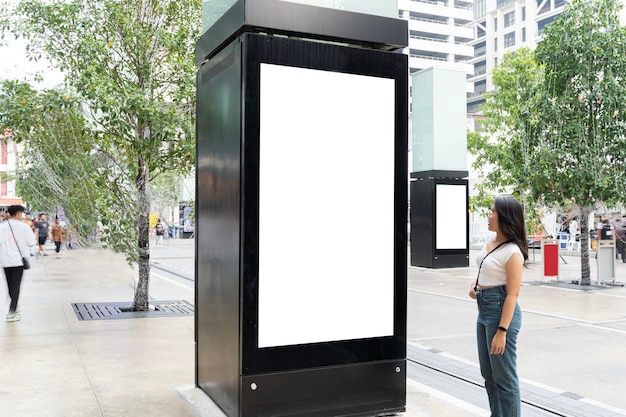 Foto cartelera publicitaria en blanco blanco, panel de maqueta de calle, caja de luz digital, cartel, cartel publicitario, publicidad en parada de autobús