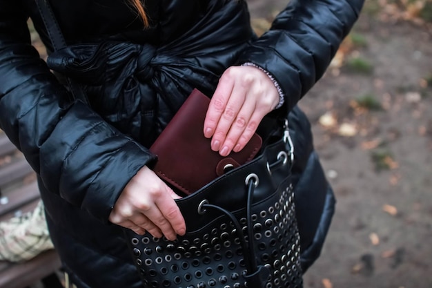 Carteras de cuero para hombres y mujeres.