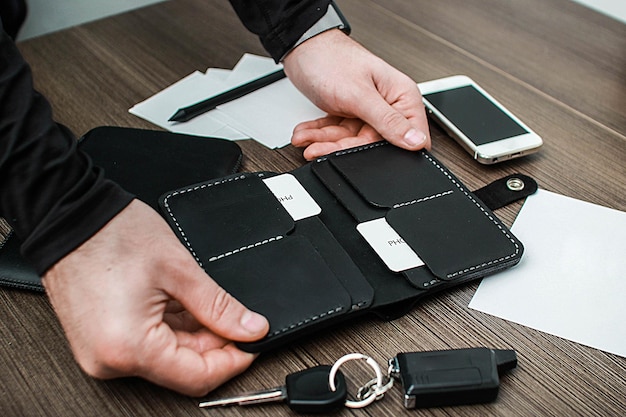 Carteras de cuero para hombres y mujeres.