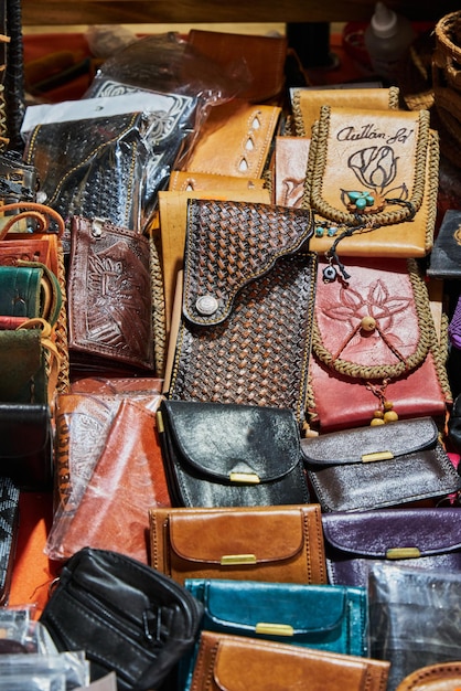 Carteras de cuero para mujer hechas a mano por artesanos mexicanos