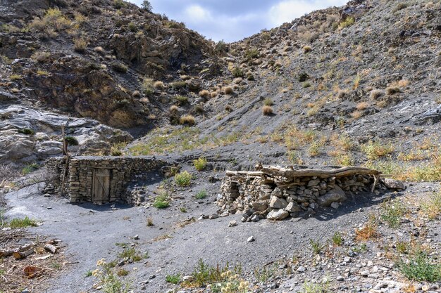 Una casa abandonada en las montañas de Tayikistán