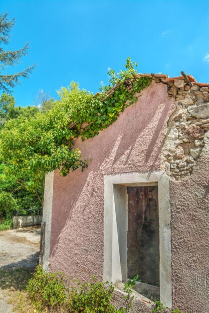 Casa abandonada na Sardenha