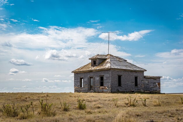 Casa abandonada en las praderas de White Valley SK