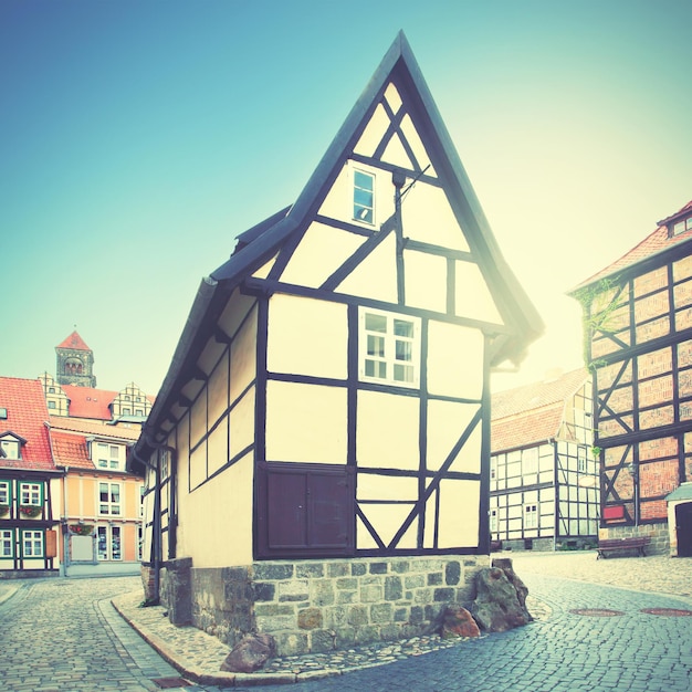 Casa antigua en Quedlinburg, Alemania. Estilo retro filtrado