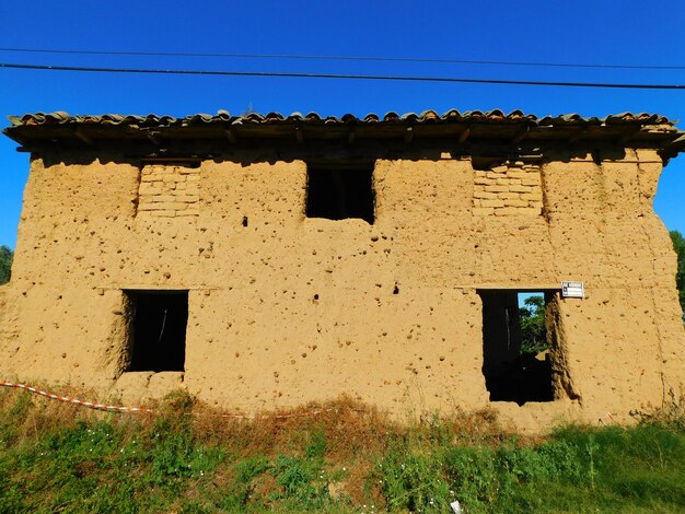 casa antigua en ruinas en paisajes rurales