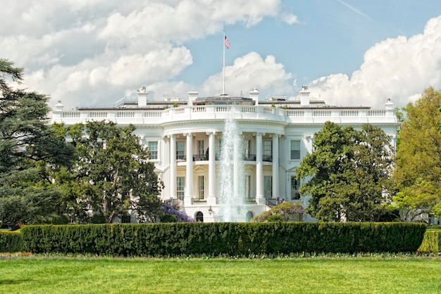 Foto casa blanca de washington en un día soleado