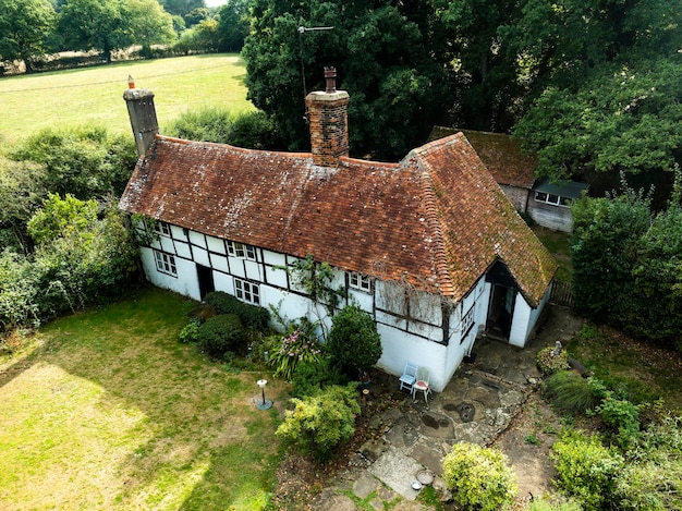 Una casa de campo inglesa desde un ángulo oblicuo