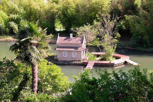 Casa en el centro del lago, una isla fabulosa en medio de la naturaleza.