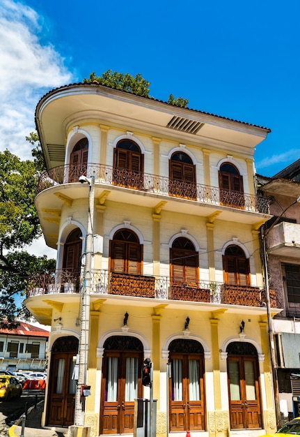 Casa colonial española tradicional en el Casco Viejo, el distrito histórico de la Ciudad de Panamá en América Central