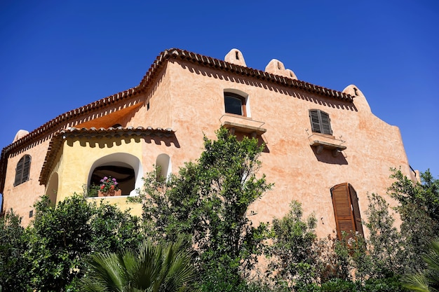 Casa colorida en Porto Cervo