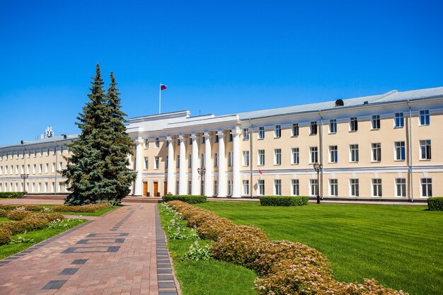 Casa da assembleia legislativa da região de nizhny novgorod no kremlin de nizhny novgorod. kremlin é uma fortaleza no centro histórico da cidade de nizhny novgorod, na rússia.