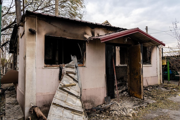 Foto casa da vila destruída pelo fogo