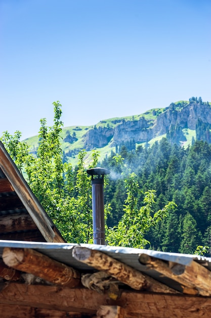 Casa de madeira em savsat, província de artvin, turquia