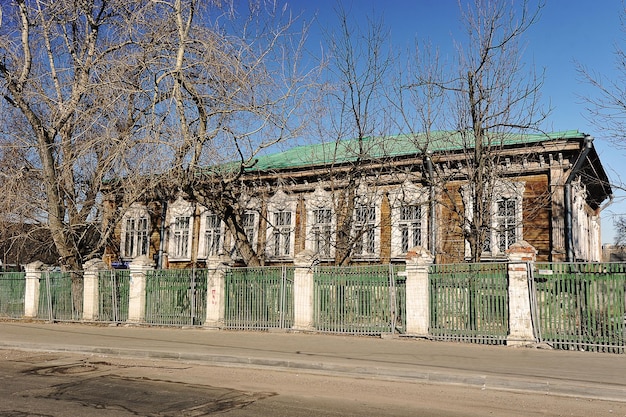 Casa de madeira na rua Malaya Semyonovskaya