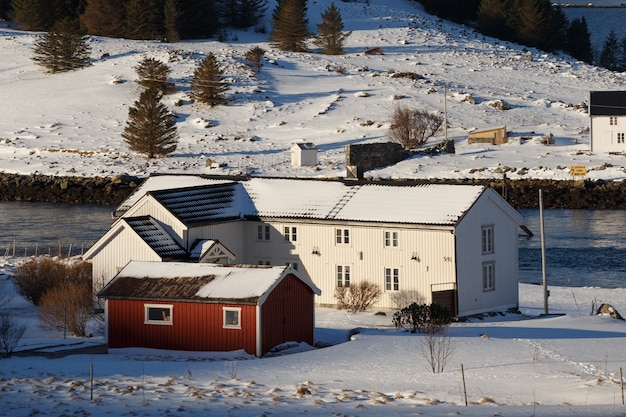 Casa de madeira tradicional norueguesa