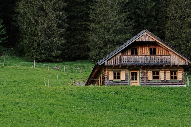 Casa de montanha de madeira em Vorderer Gosausee Gosau Upper Austria