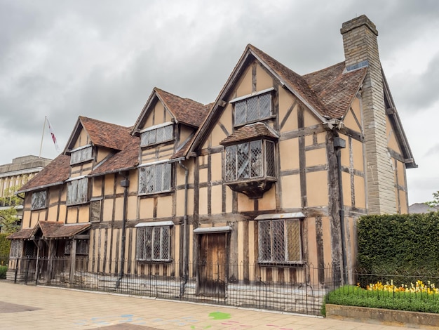 Casa de nascimento de Shakespeare em StratforduponAvon, na Inglaterra, a cidade natal do poeta inglês mais famoso