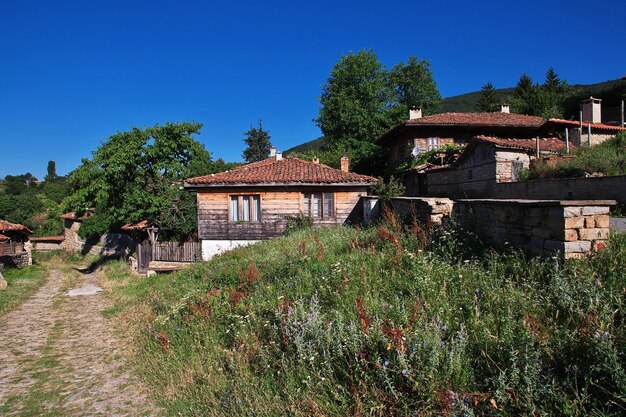 Casa de época en la aldea de Zheravna en Bulgaria