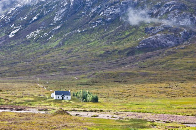 Casa escocesa isolada em Higlands, Escócia