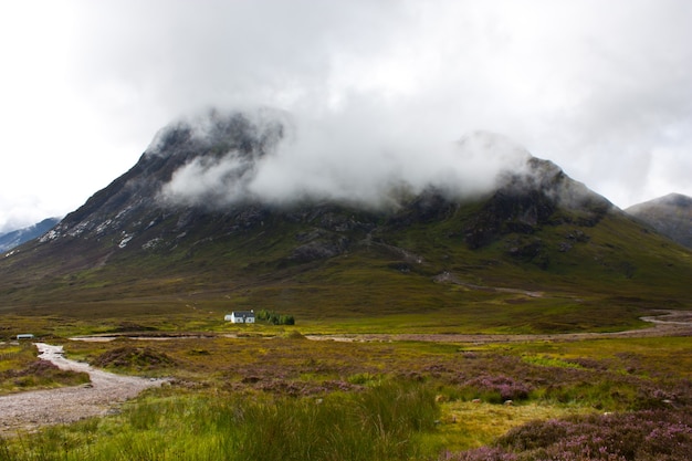 Casa escocesa isolada em Higlands, Escócia