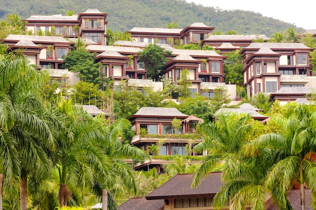 Casa de estilo chino en la montaña.