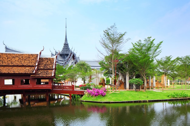 Casa de estilo tailandés tradicional