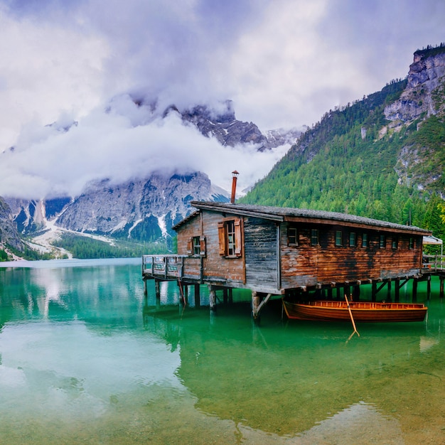 Casa flutuante nos Alpes