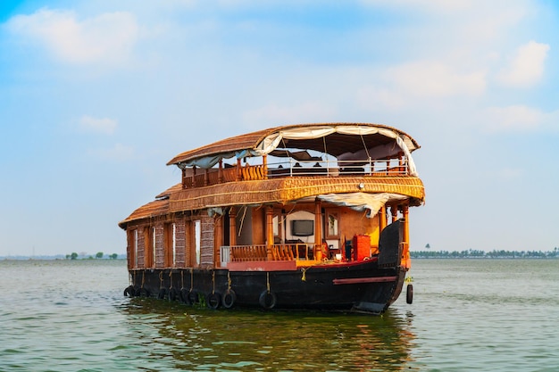 Casa flutuante nos remansos de alappuzha, kerala