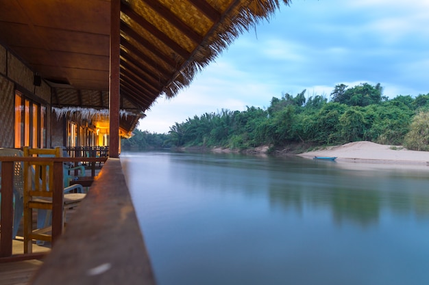 Foto casa en el lago