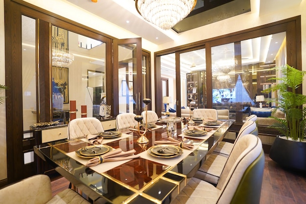 Casa de lujo moderna con salón de comedor