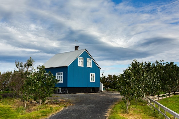 Casa de madera colorida tradicional de Islandia.