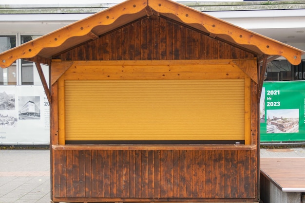 Casa de madera para el mercado en la ciudad